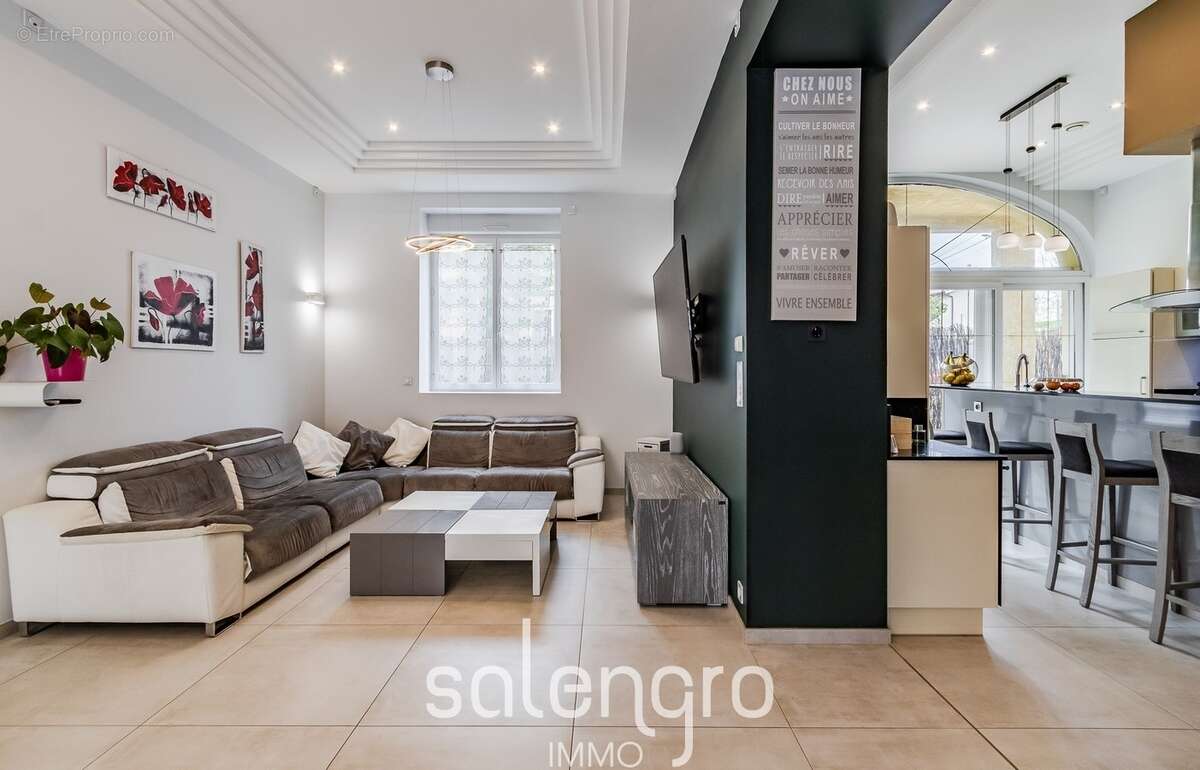 Appartement 145 m² à Limas  - photo 8