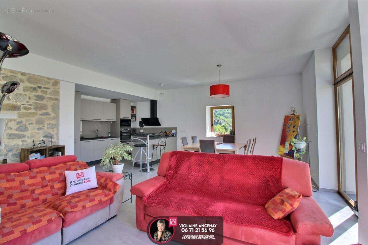 Montagnole, grange rénovée et spacieuse,  166 m2 , 4 chambres - photo 5