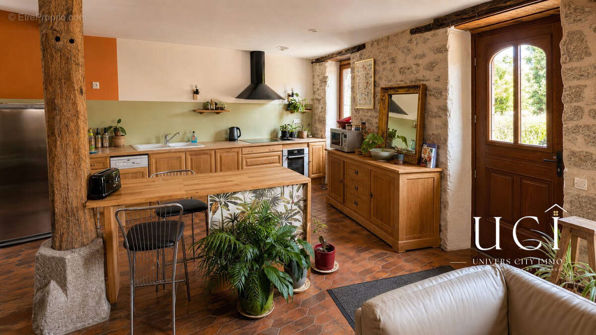Maison 383 m² à Cugand  - photo 4