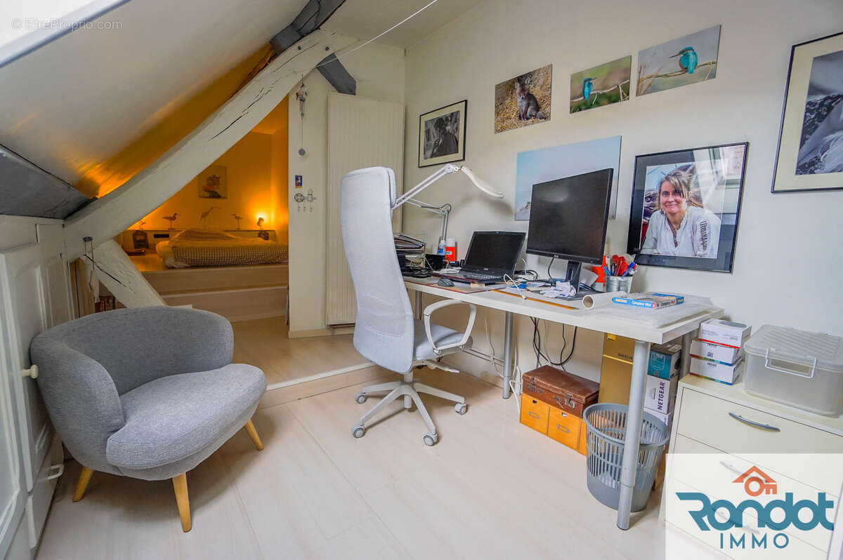 Maison à VILLECOMTE