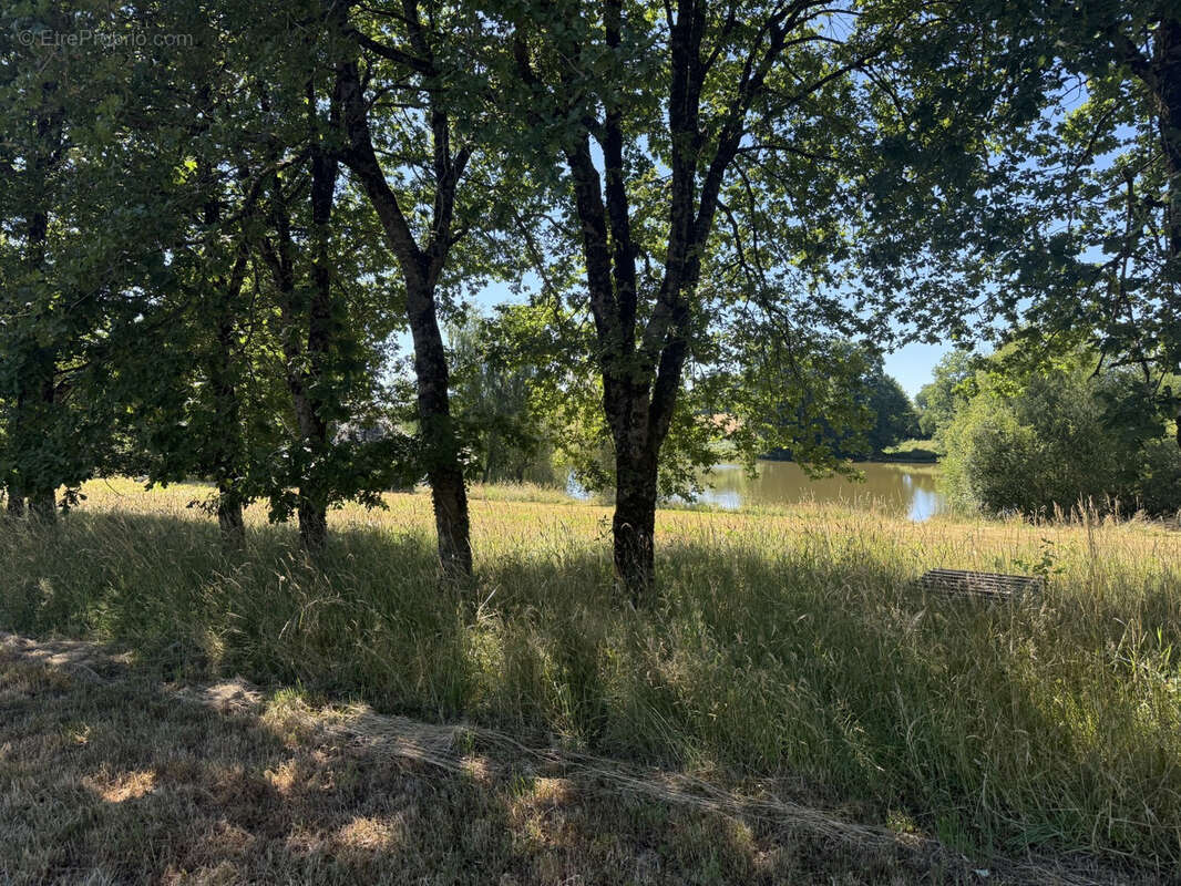 Terrain à BEYSSENAC