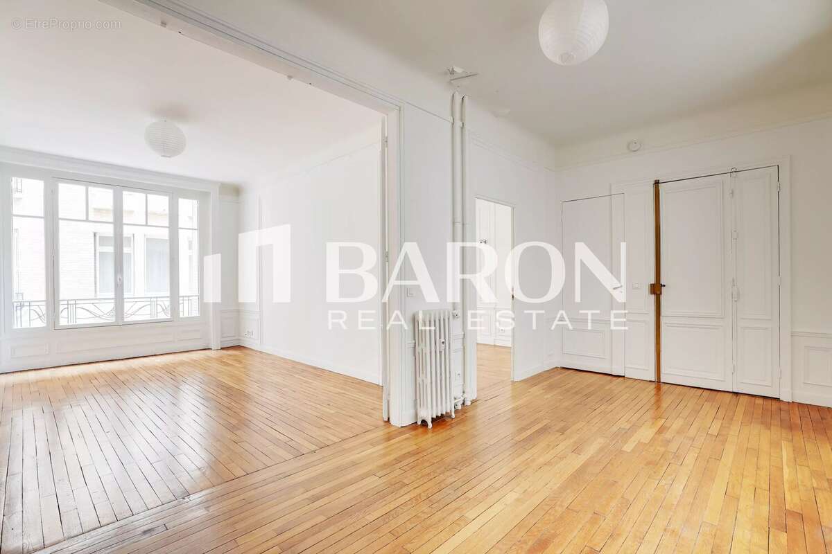 Appartement à PARIS-17E