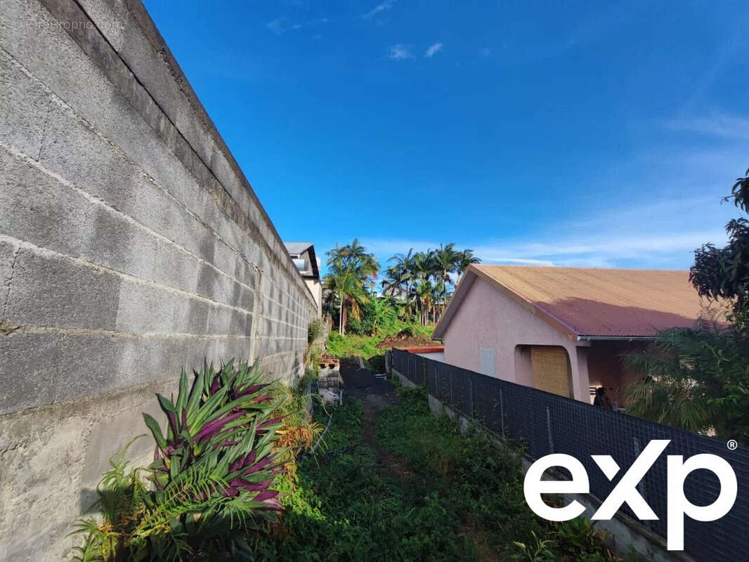 Terrain à LE TAMPON