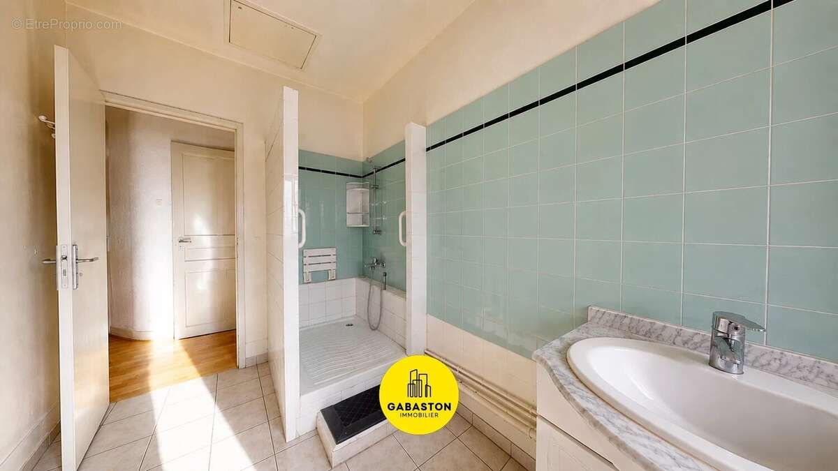 Appartement à MARSEILLE-2E