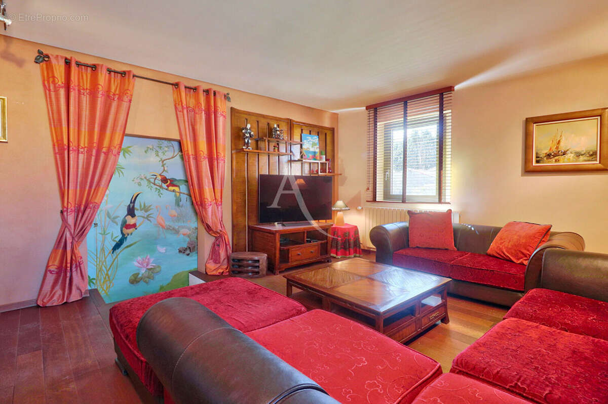 Maison à VINON-SUR-VERDON