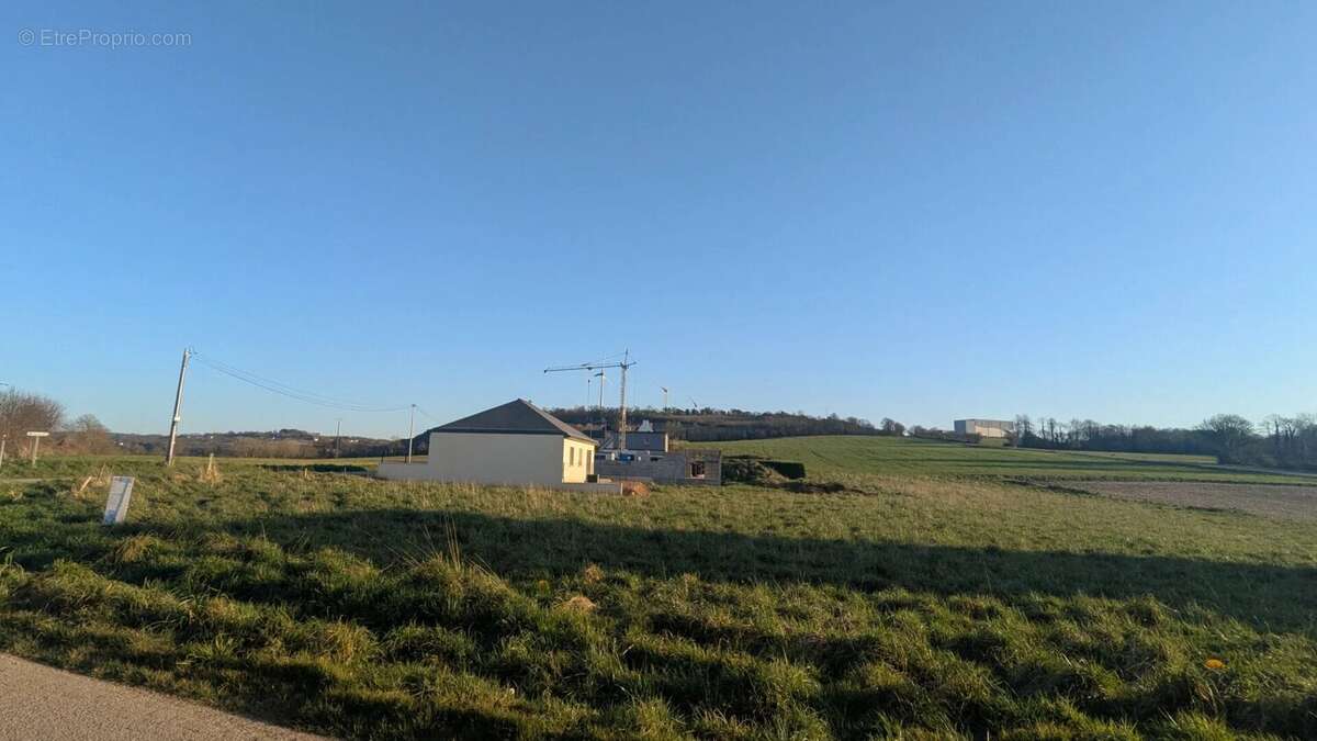 Terrain à SAINT-COULITZ