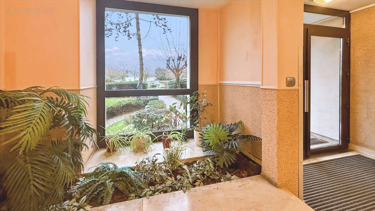 Appartement à LES CLAYES-SOUS-BOIS