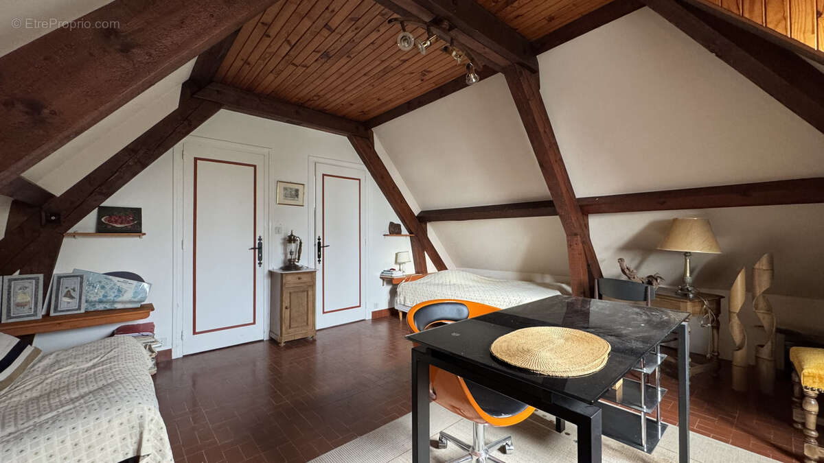 Maison à PUGNY-CHATENOD