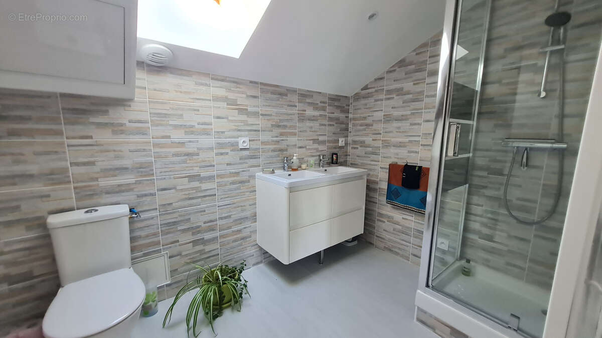 Maison à SAINT-GENIS-D&#039;HIERSAC