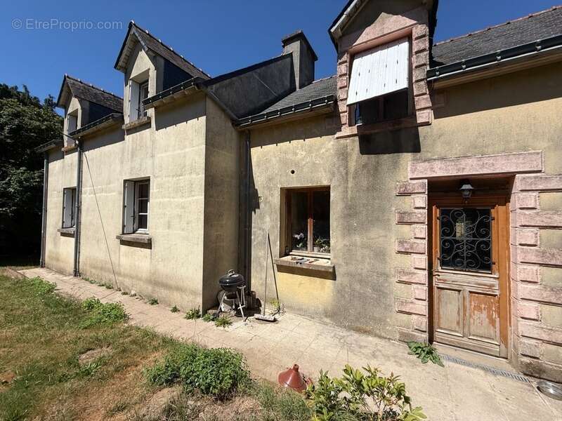 Longère en pierre – 150,76 m² – 6 pièces – 5 chambres – Terrain 6 345 m² – Dépendances – Hangar – Sous-sol complet - photo 24