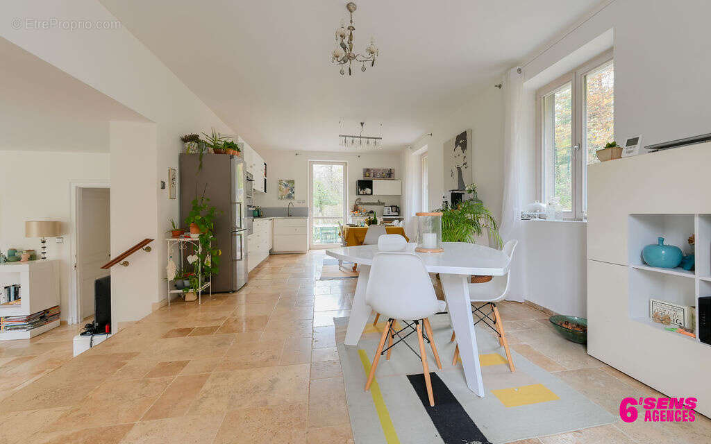 Maison à FRANCHEVILLE