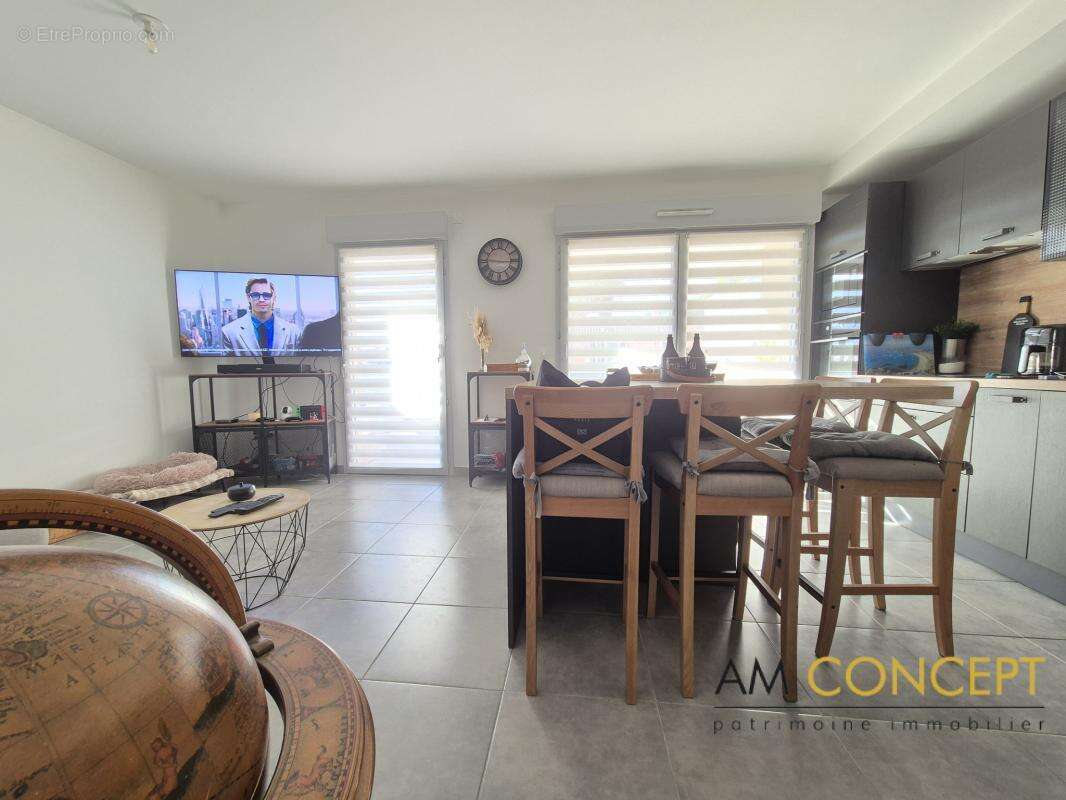 Appartement à CHATEAUNEUF-VILLEVIEILLE