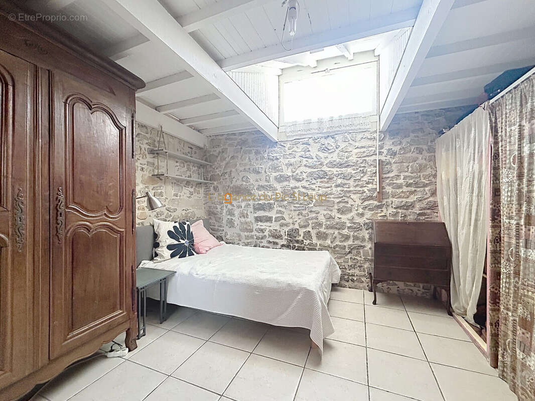 Maison à SAINTE-CROIX-DE-QUINTILLARGUES