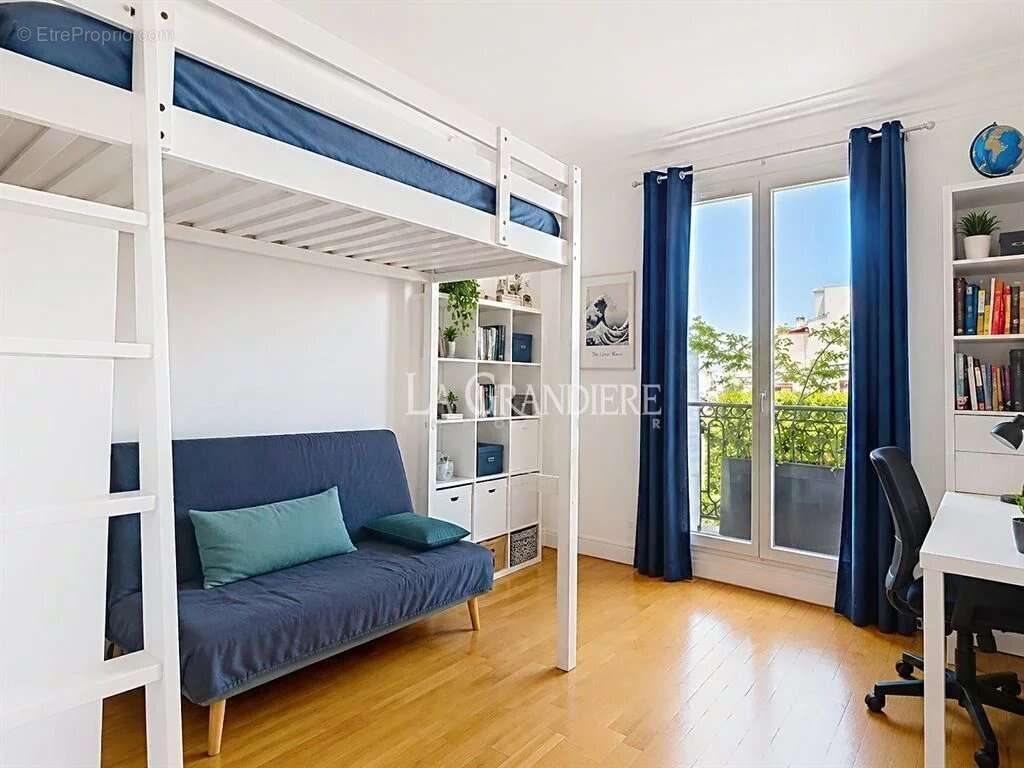 Appartement à PARIS-16E