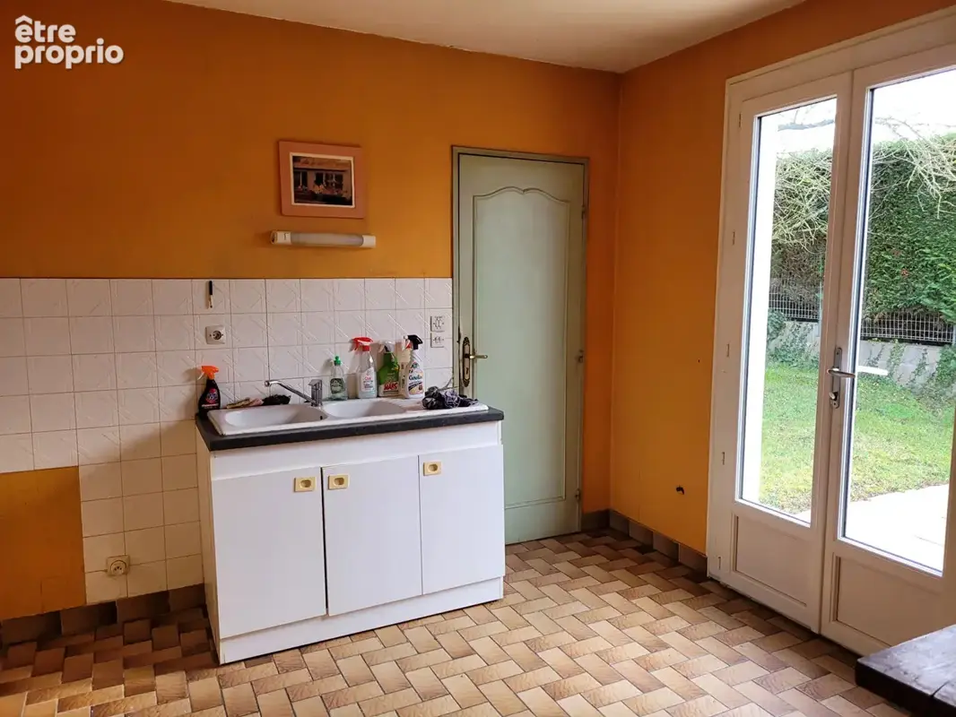 TONNAY CHARENTE Maison de plain pied de 90 m² de type 4 avec garage de 22 - parcelle de 631 m² - photo 8