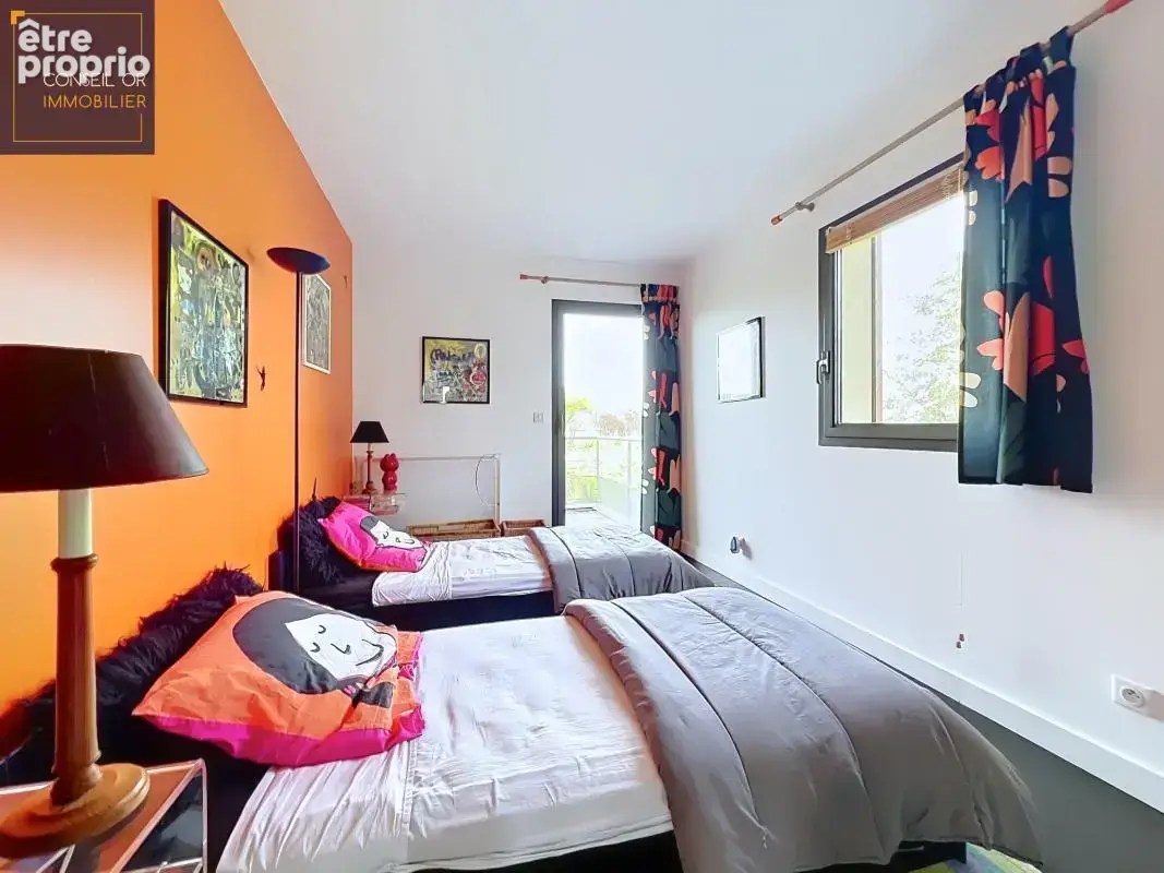 Maison - T8 -  221 m² avec piscine et terrain paysagé – Hauteurs de Saint-Genis-Laval - photo 15