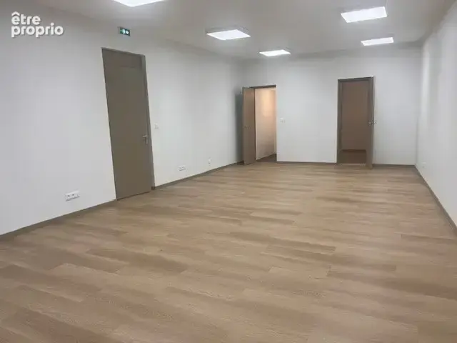 Rez-de-chaussée commercial de 70m² - photo 8