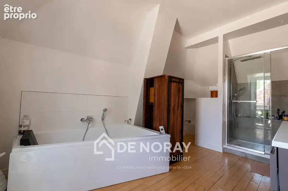 Propriété rare clos de mur 180m2 environ 4 chambres piscine et garage clos de mur - photo 11