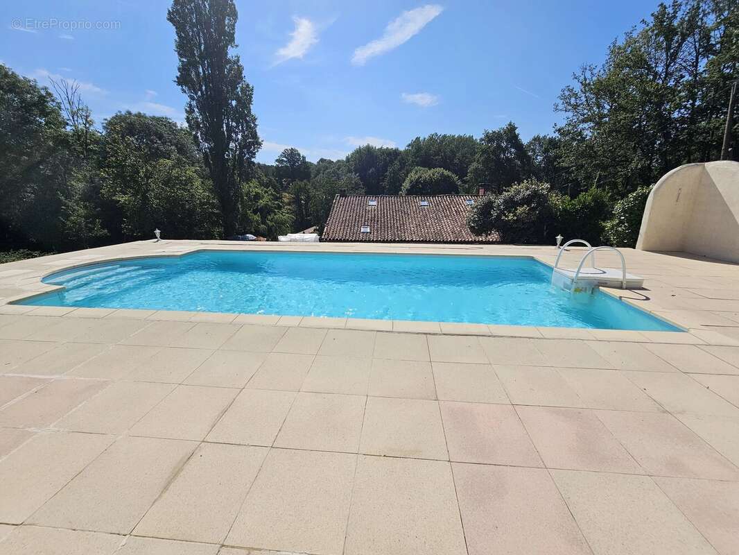 Maison de campagne avec piscine, bois et cadre paisible de hameau - photo 20