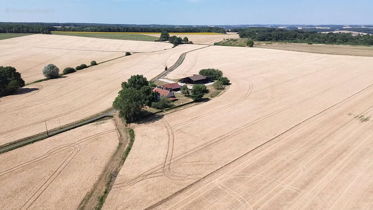 Maison Gehee 4 pièce(s) 86 m2 et 36 hectares de terres agricoles louées - photo 2
