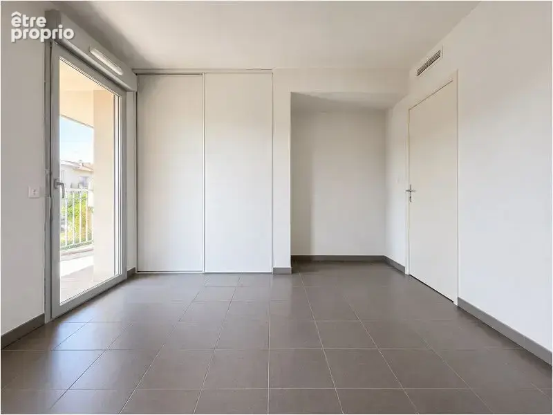 T2 avec terrasse et parking - photo 3
