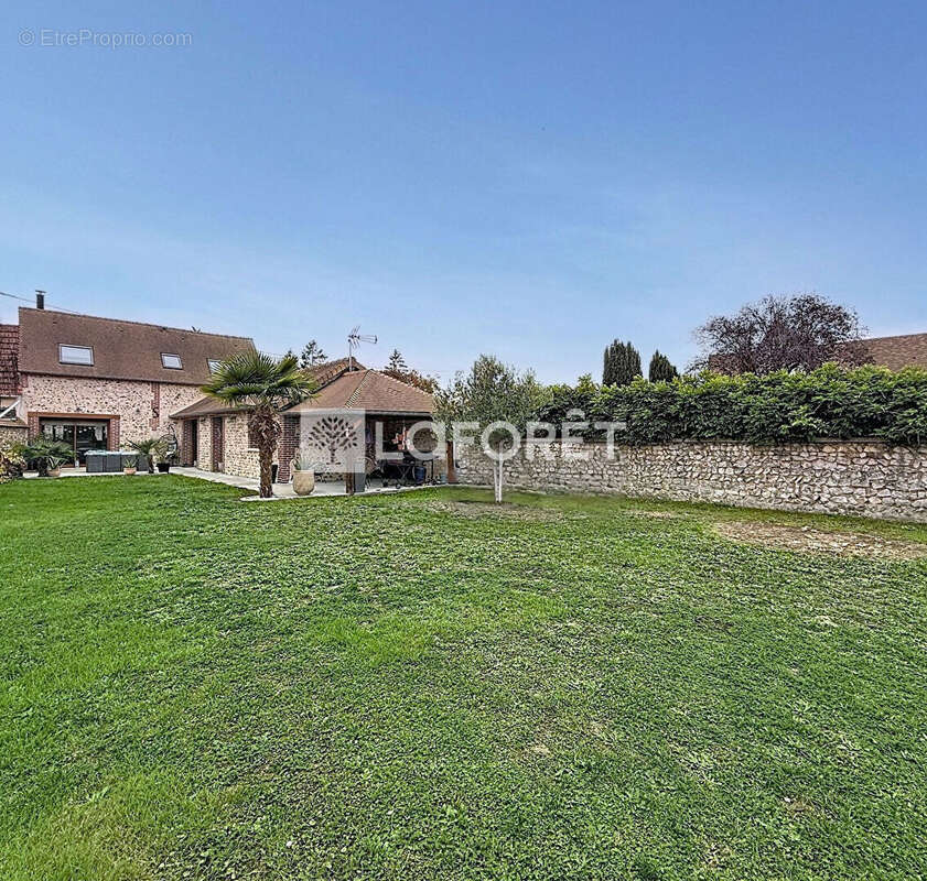 Maison à LA CROIX-SAINT-LEUFROY