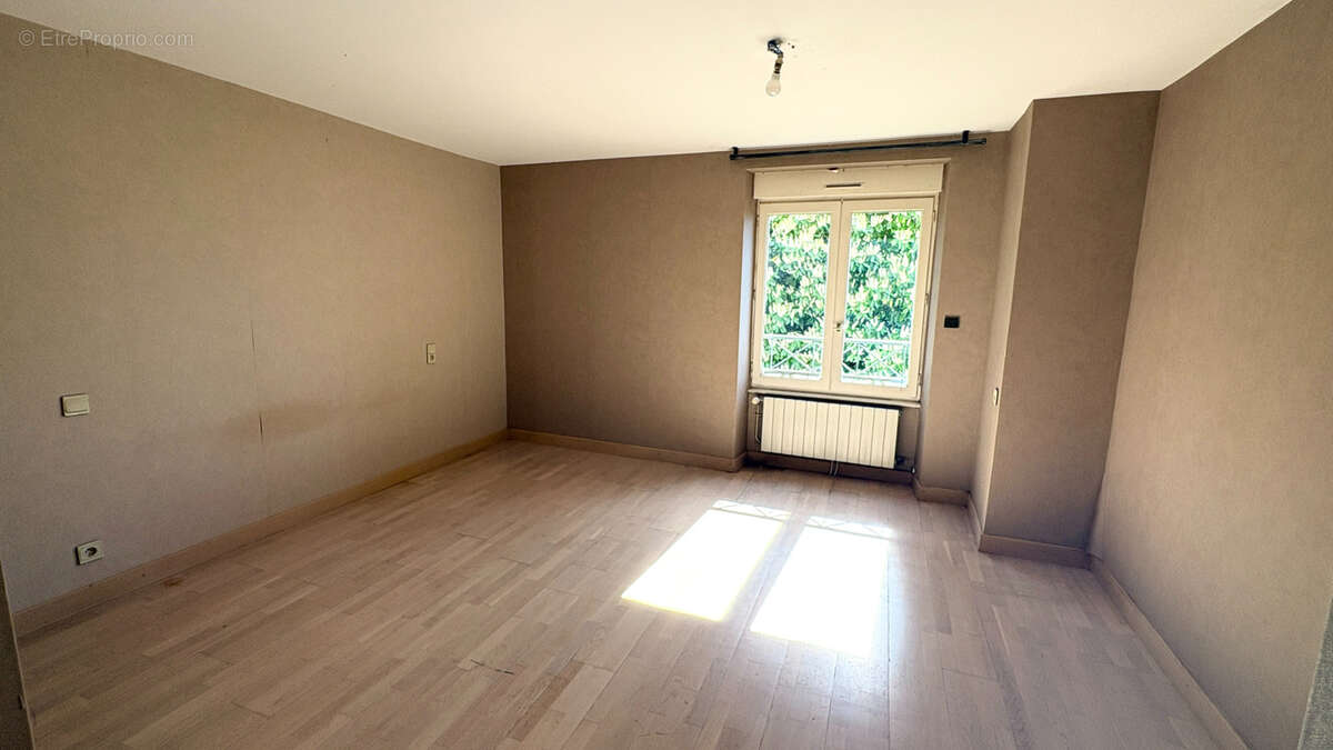 Appartement 245 m² à Rans  - photo 8