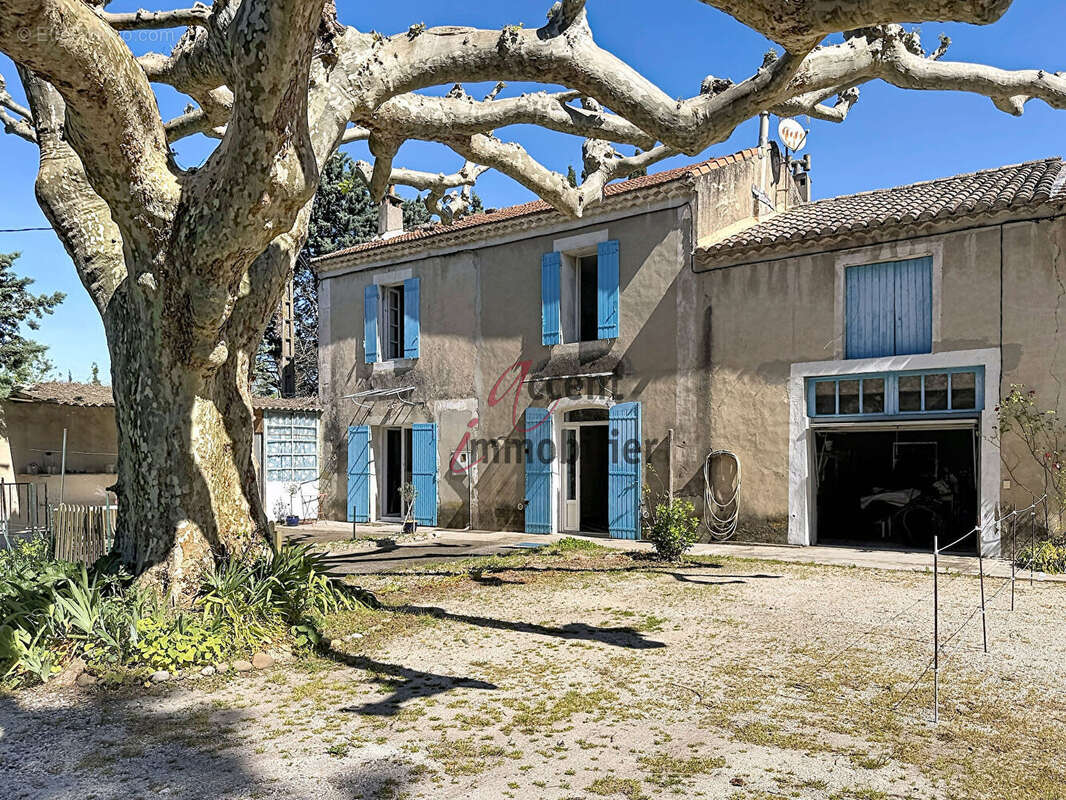 Cabannes : Mas en campagne comprenant deux logements - photo 3