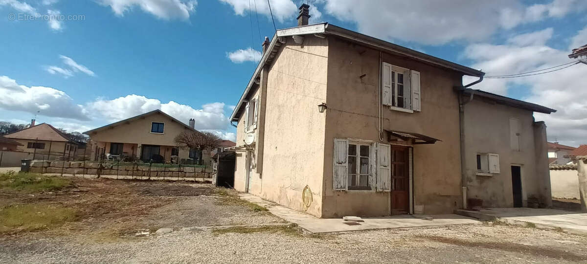 Maison à CHAVANOZ