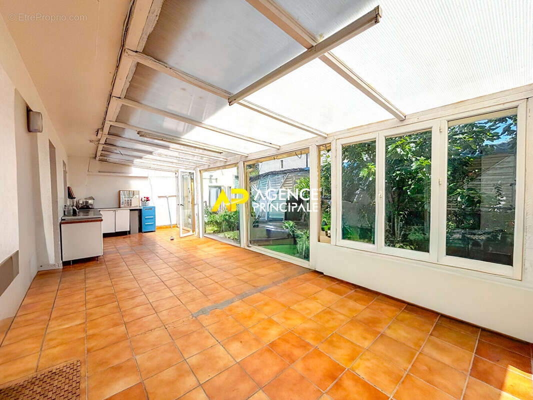 Sartrouville - Maison 6 pièces 100 m2 avec garage et dépendance - photo 5