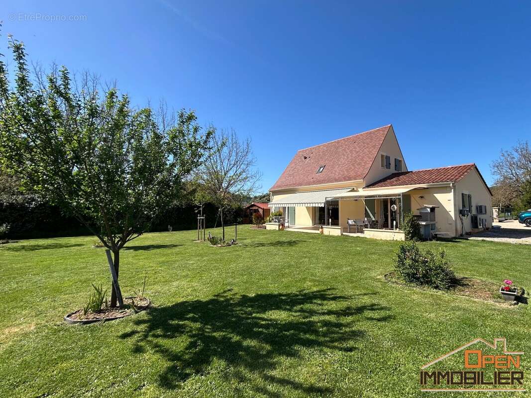 Maison 128 m² à Saint-Julien-De-Lampon  - photo 7