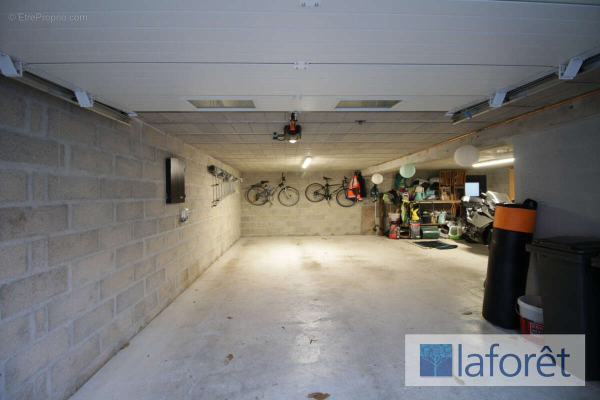 Maison à SAINTE-GENEVIEVE-DES-BOIS