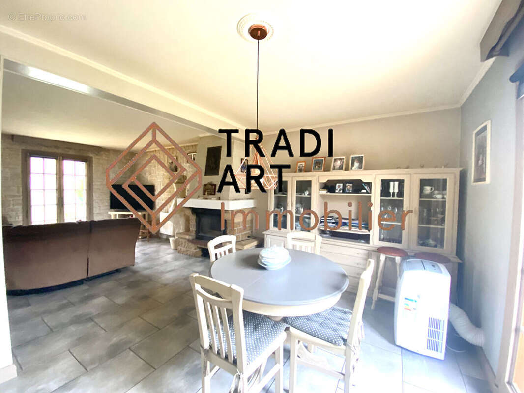 Maison à SAINTE-GENEVIEVE-DES-BOIS