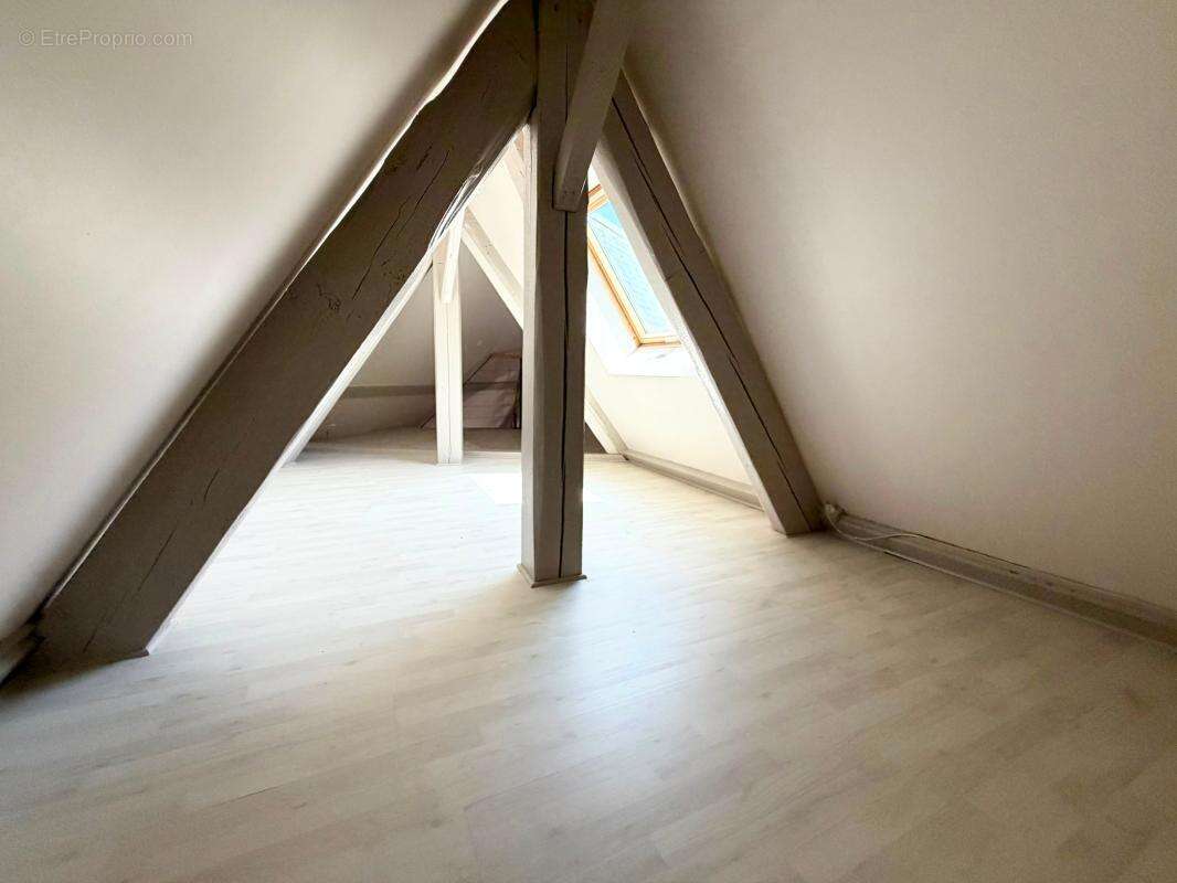Appartement de caractère – 3 chambres – cave - centre ville - photo 13
