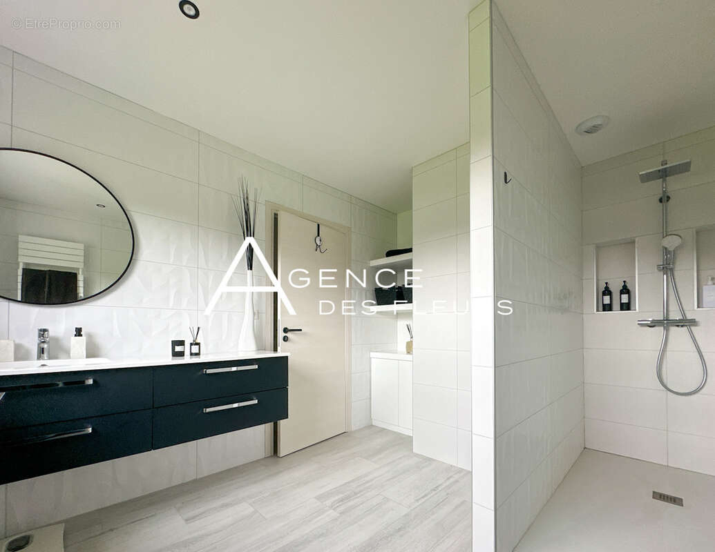 Maison à LA SAUSSAYE