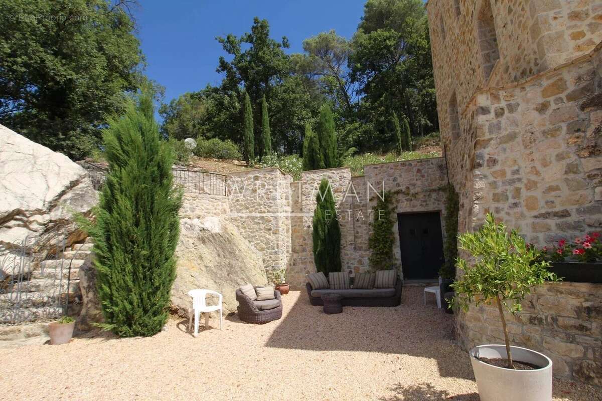 Maison à TOURRETTES