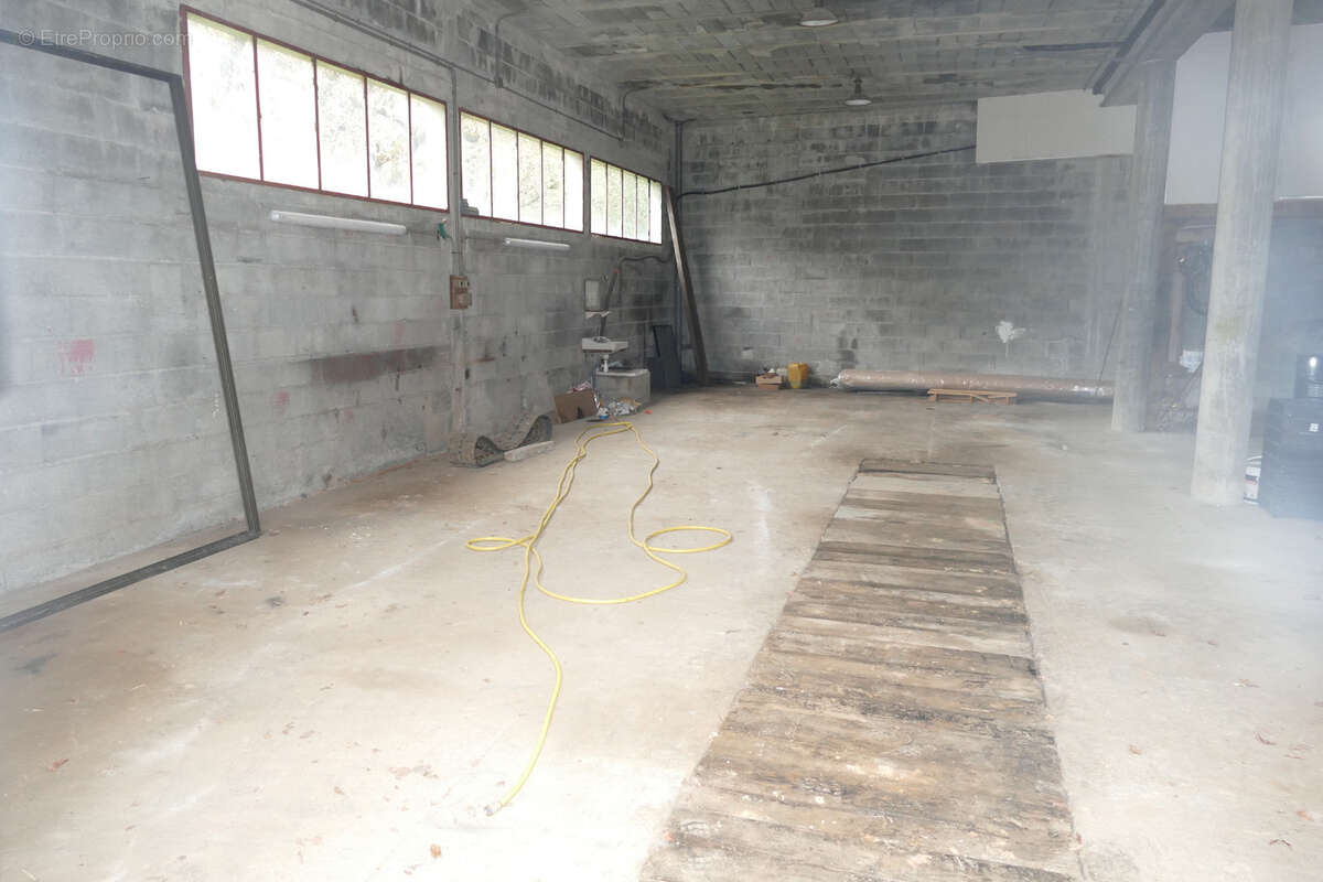 Maison avec très grand garage-atelier au bord du Lot (Cassaniouze, 15) - photo 12