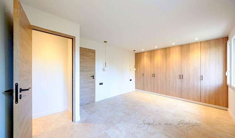 Appartement à vendre 5 pièces AIX EN PROVENCE (13) - 118 m², 3 chambres, un jardin privatif, dans parc de 5 000 m² - photo 13