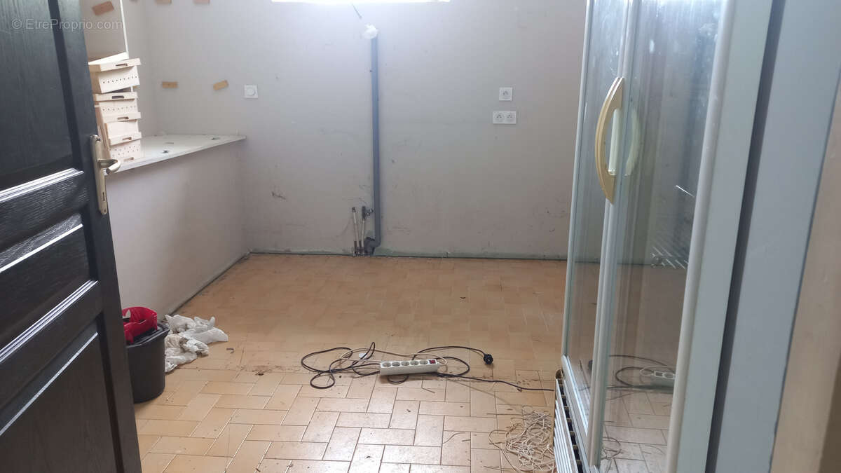 Appartement et local commercial - photo 8