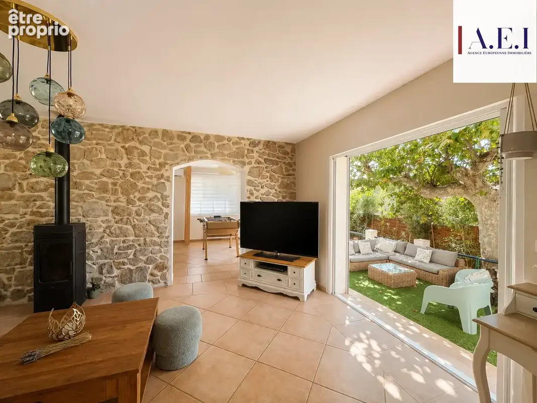 Six-Fours-les-Plages   Propriété provençale de 273 m2 avec piscine & garage - photo 8