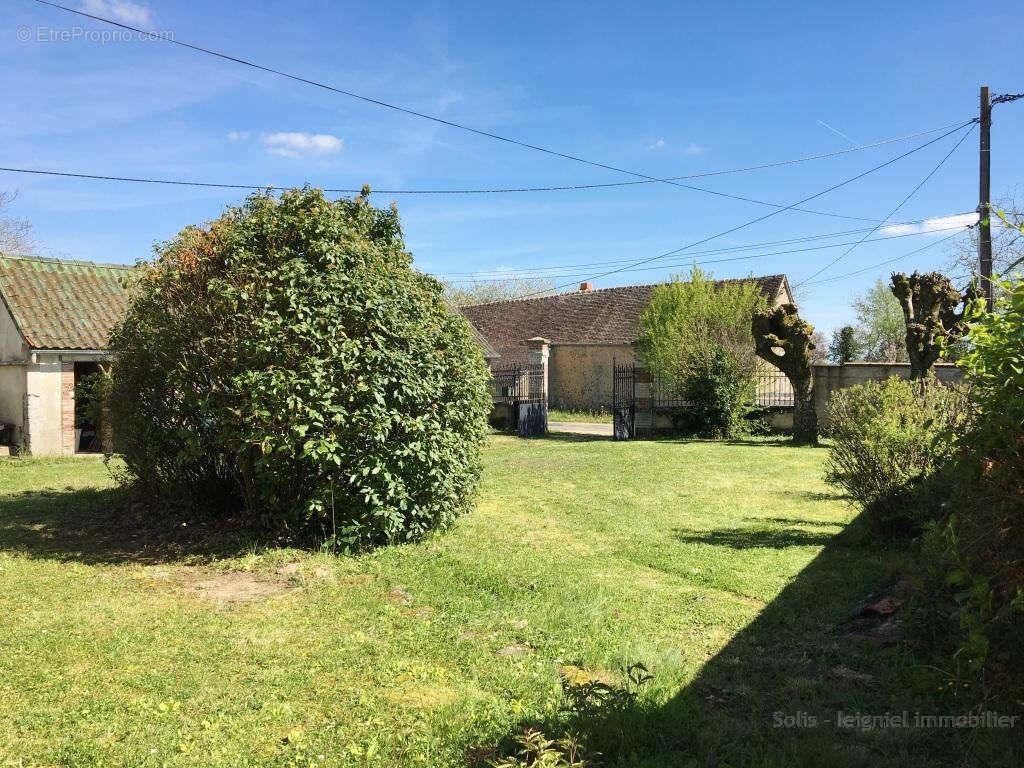 Grande maison entourée de son jardin de 5200m2 - photo 26