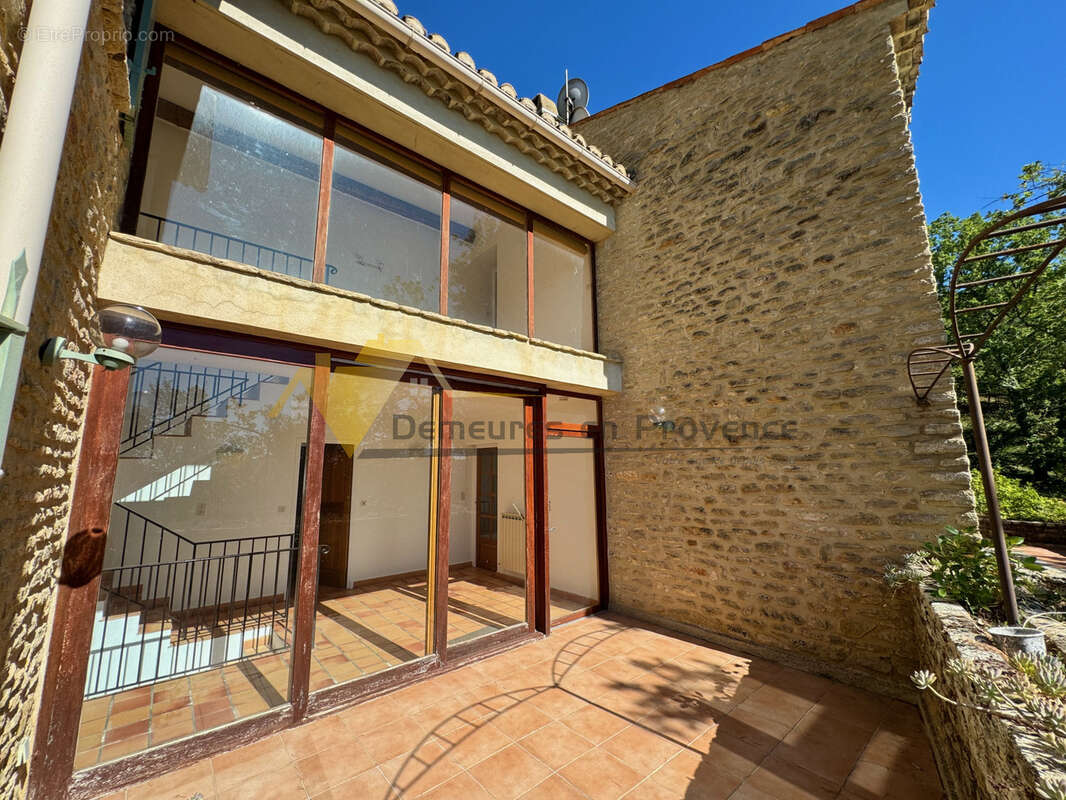 À vendre   Villa de caractère avec vue dominante, piscine et 4 chambres - photo 14