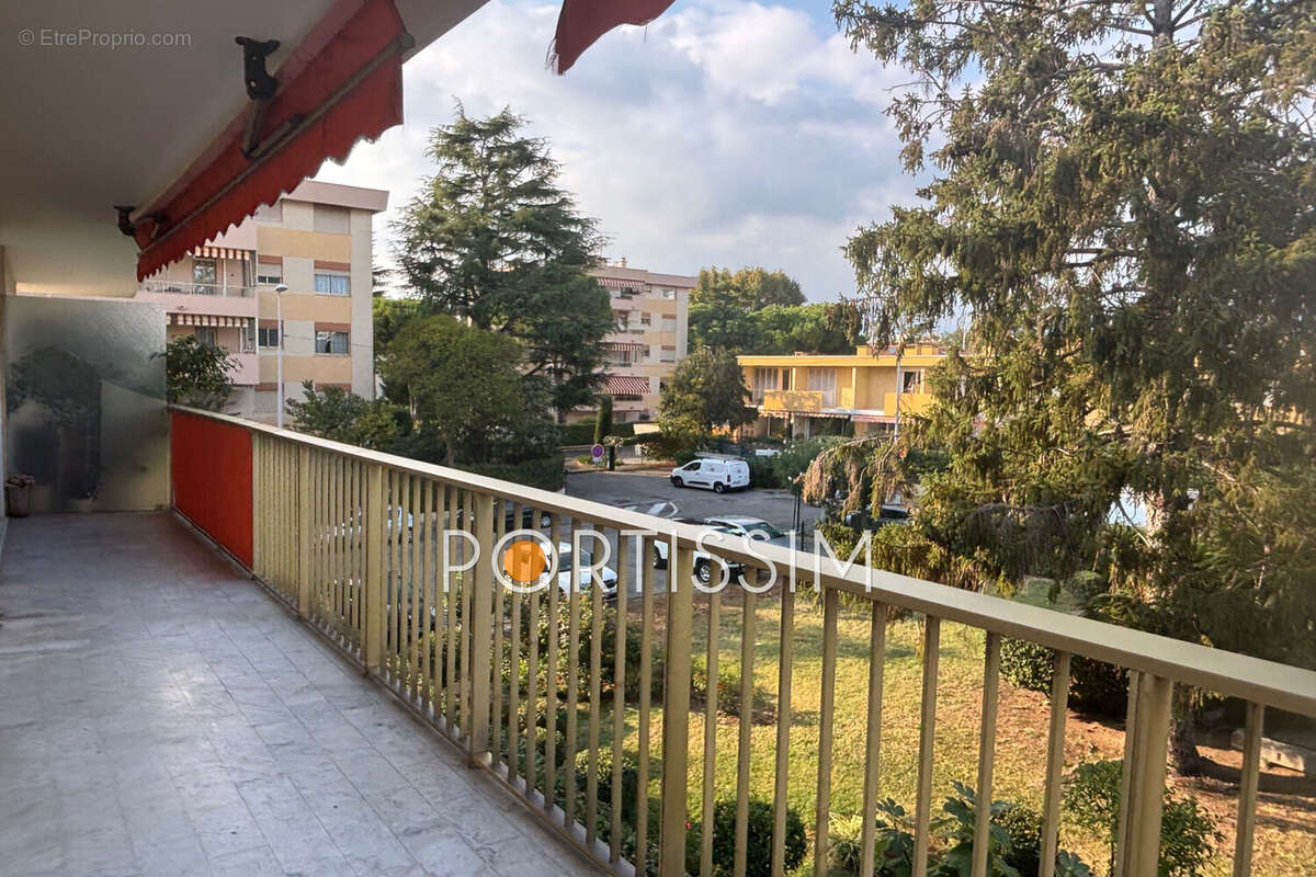 Appartement à SAINT-LAURENT-DU-VAR