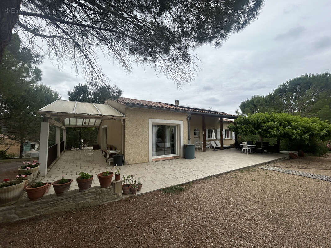 Magrie - Villa de plain-pied sur terrain arboré de 4709m2- Piscine et dépendances - photo 3