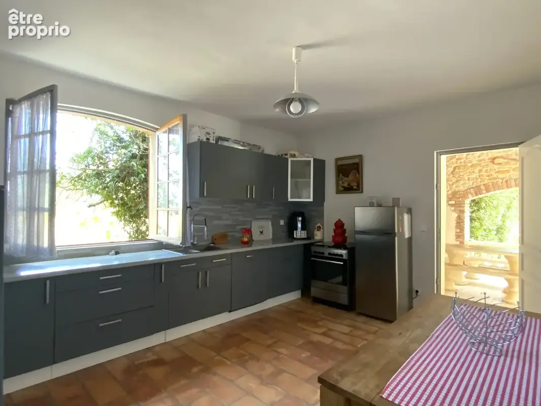 Maison en pierre avec piscine et son terrain 3000 m2 - photo 13