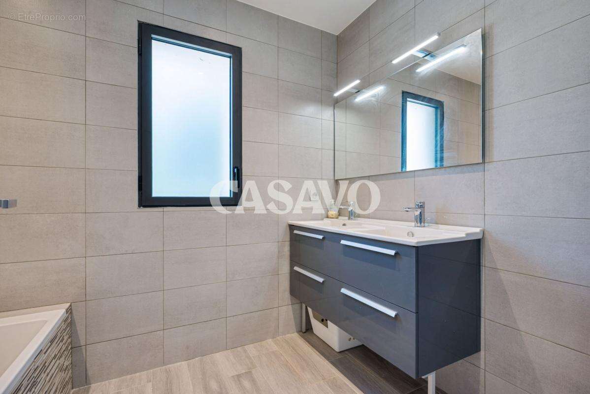 Maison à LE THOLONET