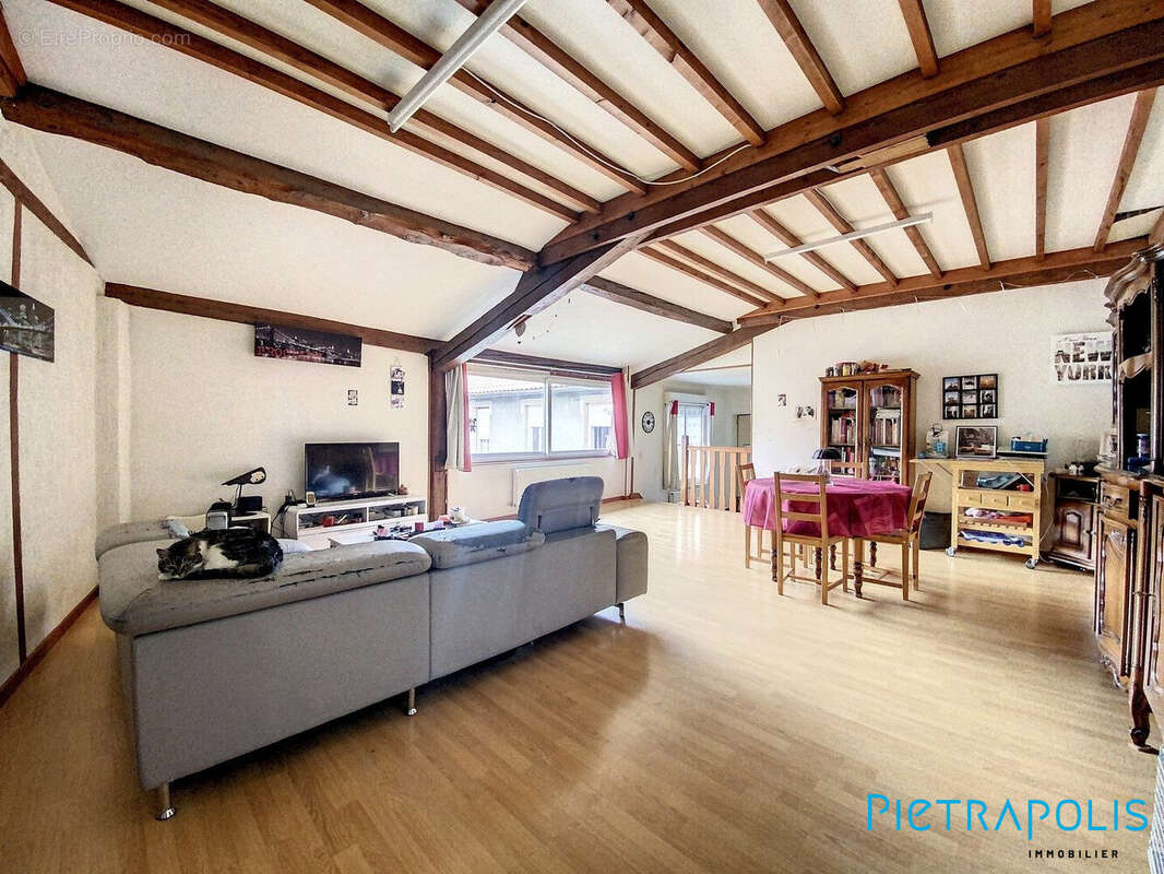 Maison 205 m² à Tarare  - photo 2