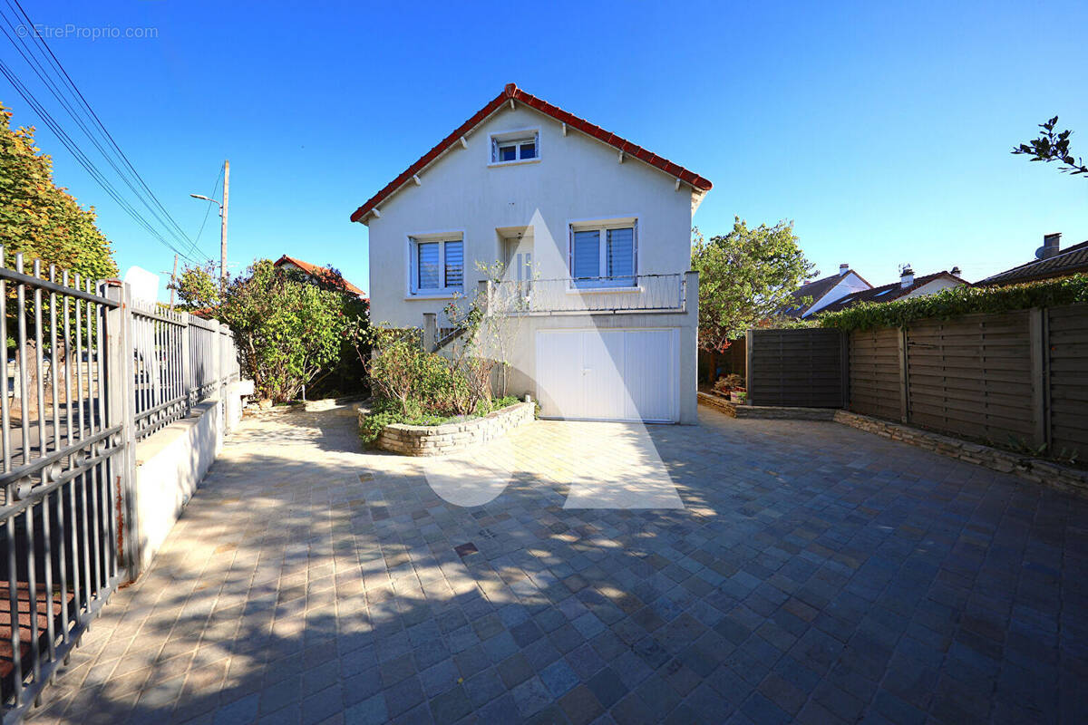 Maison à VIGNEUX-SUR-SEINE