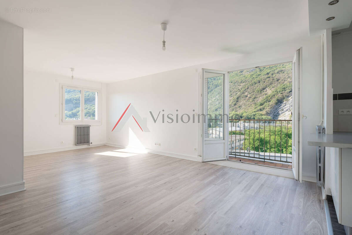 Appartement à SASSENAGE