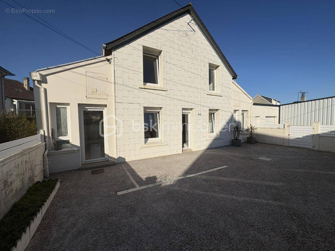 Maison à TOURLAVILLE